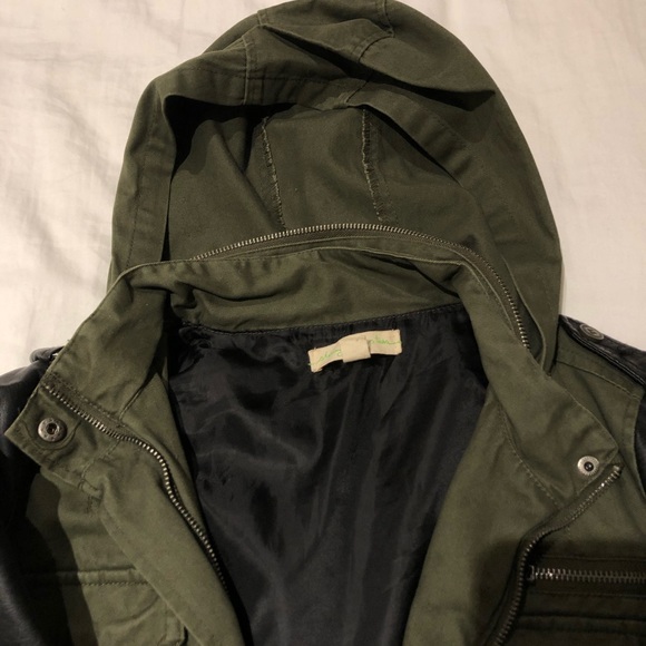 Urban Outfitters Camo Jacket - Picture 4 of 8